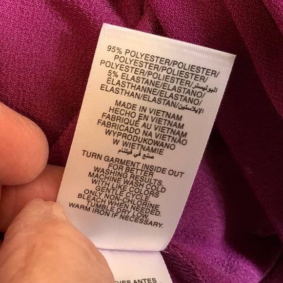 Jones New York Sleeveless Mock Turtleneck Blouse - Picture 6 of 7